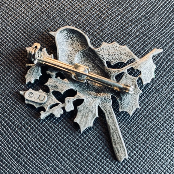 JJ Jonette Vintage Bird on Holly Branch Brooch - Picture 2 of 3
